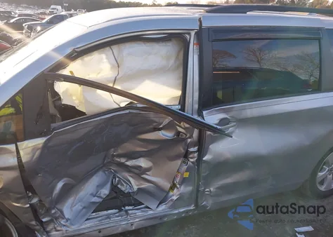 2018 Toyota Sienna Le 8 Passenger из США, поврежденный, VIN 5TDKZ3DC6JS962757